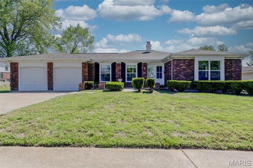 2060 Aqueduct Dr, Florissant, MO, 63033-2837 | Card Image