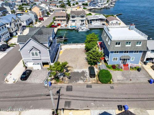 427 Delray Dr, Lavallette, NJ, 08735-3005 | Card Image