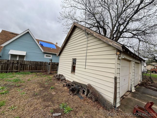 1924 W Owen K Garriott Rd, House other with 3 bedrooms, 1 bathrooms and null parking in Enid OK | Image 6