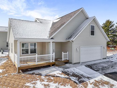 2795 Garnet Ct, Traverse City, MI, 49684-4721 | Card Image