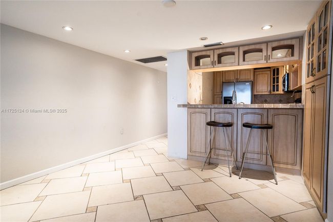 APT-1102 - 3375 N Country Club Dr, Condo with 2 bedrooms, 2 bathrooms and null parking in Aventura FL | Image 6