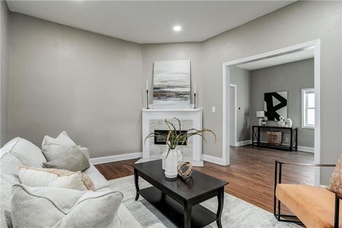 3139 Mcgee St, Kansas City, MO, 64111-1111 | Card Image