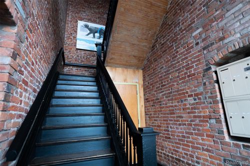 apt-6-1363 E Fisher Fwy, Detroit, MI, 48207-2615 | Card Image
