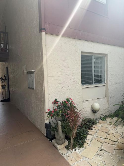 140-3850 N Lake Dr, TAMPA, FL, 33614-2041 | Card Image