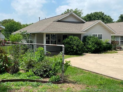 1012 N Ash St, Ponca City, OK, 74601-2201 | Card Image