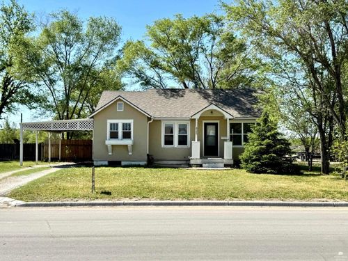 425 W Court St, Clay Center, KS, 67432-2322 | Card Image