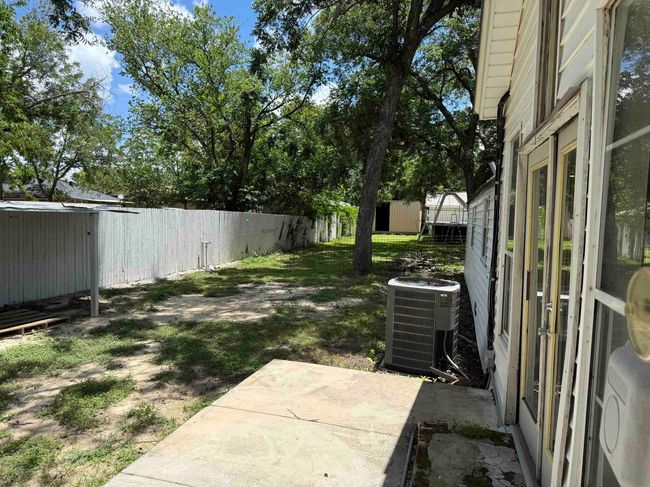 407 S Main St, House other with 2 bedrooms, 3 bathrooms and null parking in Burnet TX | Image 6