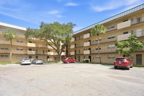 111-6301 N Falls Circle Dr, Lauderhill, FL, 33319-6858 | Card Image