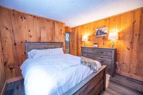 68 Ellis Brook Rd, West Dover, VT, 05356-8811 | Card Image