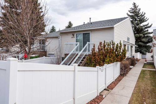 11452 8 St Sw, Calgary, AB, T2W4J5 | Card Image