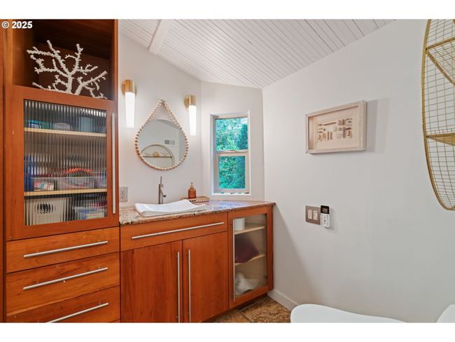 1115 Lake Front Rd, House other with 4 bedrooms, 4 bathrooms and 2 parking in Lake Oswego OR | Image 35