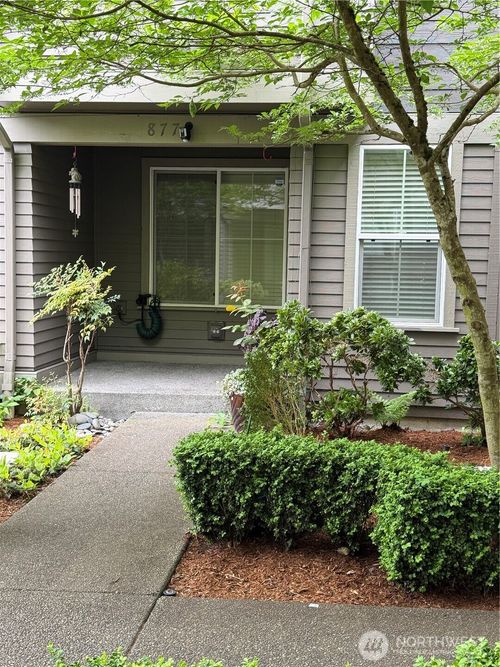 877 5th Pl Ne, Issaquah, WA, 98029-5400 | Card Image