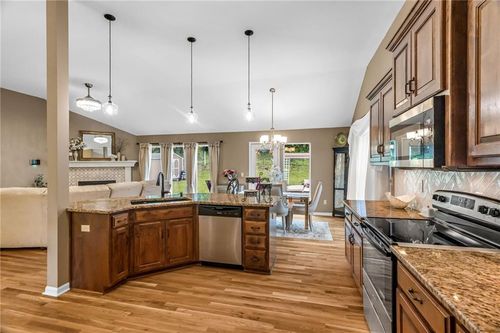 623 S Kisner Dr, Independence, MO, 64056-3071 | Card Image