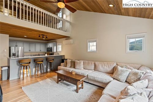 apt-531-199 Hawks Peak Ln, Seven Devils, NC, 28604-7247 | Card Image