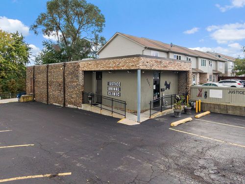8507 S Roberts Rd, Justice, IL, 60458-2304 | Card Image