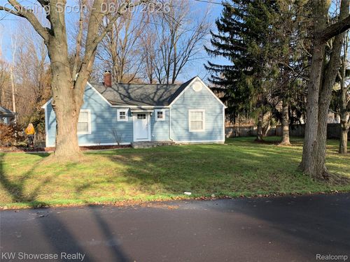 2050 Wycliffe Ave, West Bloomfield, MI, 48323-3871 | Card Image