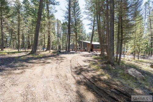 4154 Pine Crest Dr, Island Park, ID, 83429-5245 | Card Image