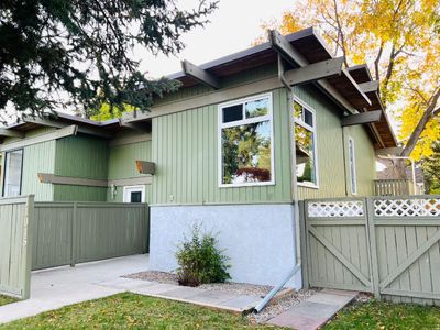 11015 5 St Sw, Home with 2 bedrooms, 1 bathrooms and 4 parking in Calgary AB | Image 2