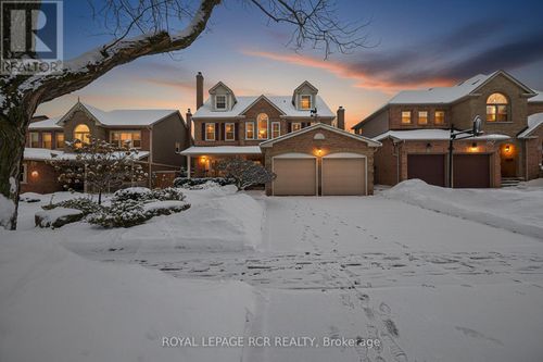 27 Kennett Dr, Whitby, ON, L1P1L5 | Card Image