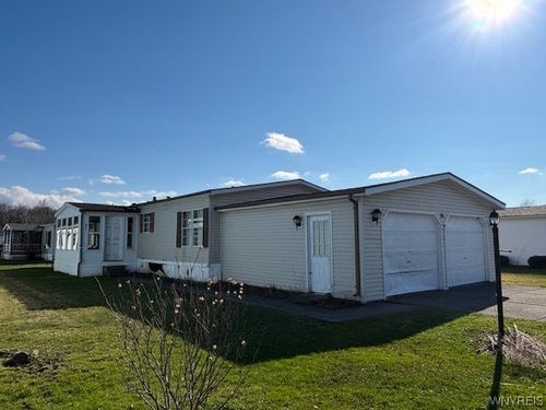 56 Golden Pond Est, Akron, NY, 14001-9548 | Card Image