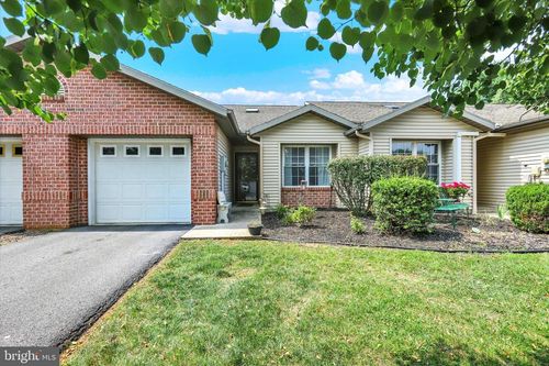 877 Geyer Dr, CHAMBERSBURG, PA, 17201-2985 | Card Image