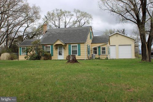 10123 Winchester Ave, BUNKER HILL, WV, 25413-2592 | Card Image