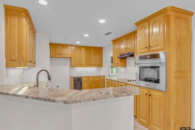 12051 W Lake Dr, House other with 3 bedrooms, 2 bathrooms and null parking in Murchison TX | Image 9