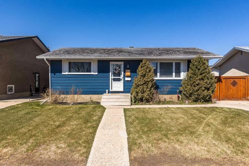116 19 St Ne, Medicine Hat, AB, T1C1B1 | Card Image