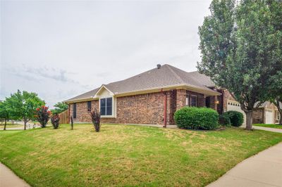 Ranch-style house with a front yard | Image 3