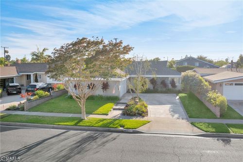 12111 Reagan St, Los Alamitos, CA, 90720-4135 | Card Image