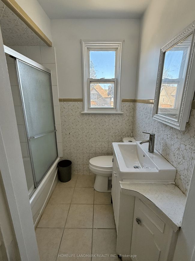 17 Arkell St, House other with 7 bedrooms, 2 bathrooms and 2 parking in Hamilton ON | Image 9