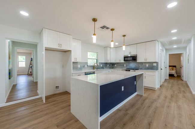 106 W Heron Dr, House other with 4 bedrooms, 3 bathrooms and null parking in Highland Haven TX | Image 8