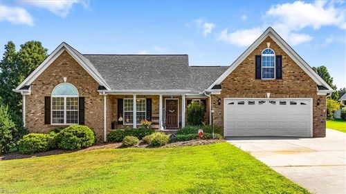 129 Club House Dr, Reidsville, NC, 27320-8361 | Card Image