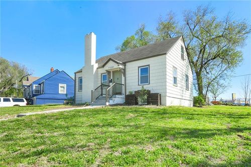 11201 E 40th St S, Independence, MO, 64052-2409 | Card Image