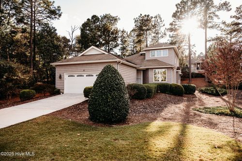 35 Westlake Pointe Dr, Pinehurst, NC, 28374-9826 | Card Image