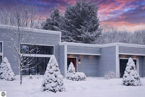 b-8906-B Manhattan North, Traverse City, MI, 49685 | Card Image