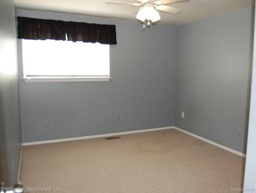 37742 Colonial Dr, Westland, MI, 48185-7597 | Card Image
