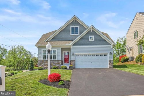 5 Surrey Ln, YORK, PA, 17402-7950 | Card Image