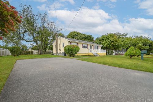 52 Cedar Rd, Amityville, NY, 11701-1302 | Card Image