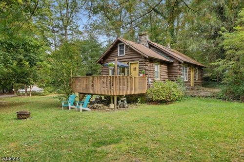 6 West Cir, Ringwood, NJ, 07456-2333 | Card Image