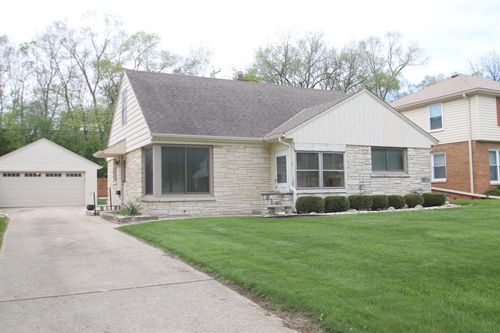 2345 N 103rd Street, Wauwatosa, WI, 53226 | Card Image