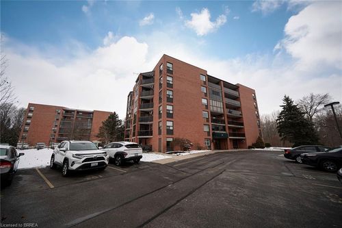 501-11 Mill Pond Crt, Simcoe, ON, N3Y5J5 | Card Image
