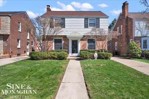 1866 Country Club Dr, Grosse Pointe Woods, MI, 48236-1602 | Card Image