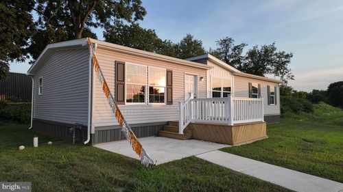 30 W Willow St, PALMYRA, PA, 17078-8938 | Card Image