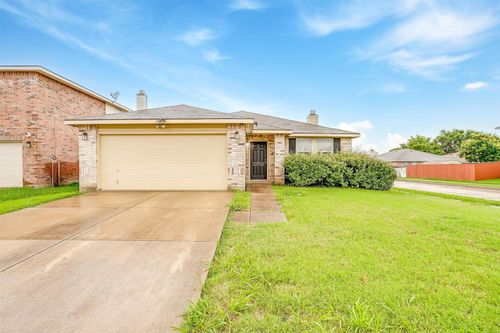 3944 Foxhound Ln, Fort Worth, TX, 76123-2591 | Card Image