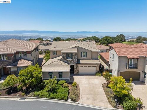5 Stirling Way, Hayward, CA, 94542-7945 | Card Image