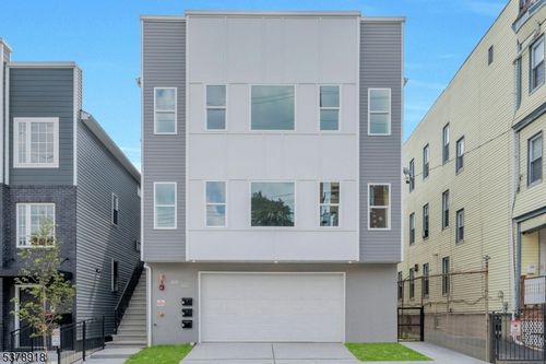 1-320 Hawthorne Ave, Newark, NJ, 07112-1610 | Card Image