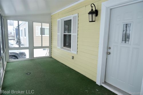 2141 Mahan St, Ferndale, MI, 48220-1134 | Card Image