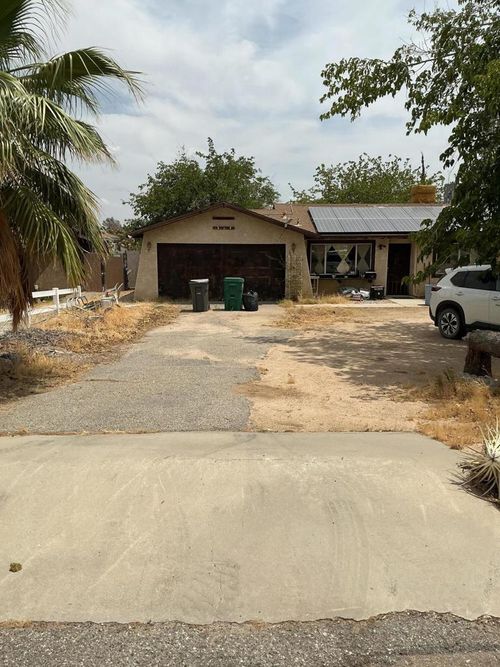 7765 Valley Vista Ave, Yucca Valley, CA, 92284-3919 | Card Image