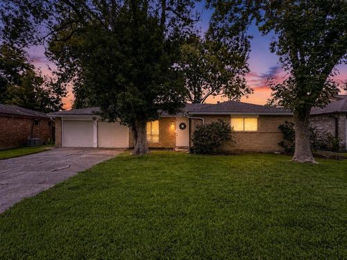 16915 Tibet Rd, Friendswood, TX, 77546-4149 | Card Image